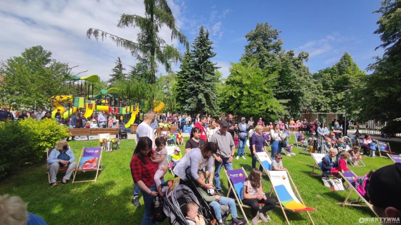 Juna - Nowoczesny Apartament W Centrum Z Widokiem Na Park Pruszków Exteriér fotografie