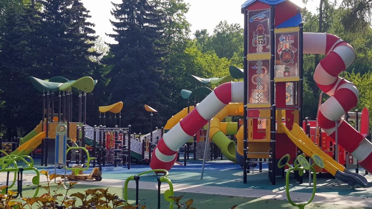 Juna - Nowoczesny Apartament W Centrum Z Widokiem Na Park Pruszków Exteriér fotografie